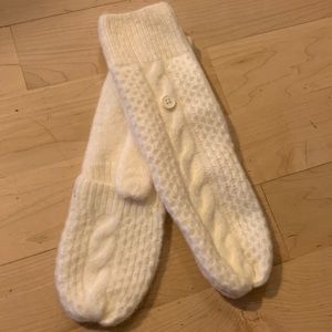 NWT Old Navy Mittens